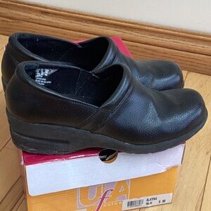 Uniform Advantage Alayna black slip on professional clogs. Women’s size 9